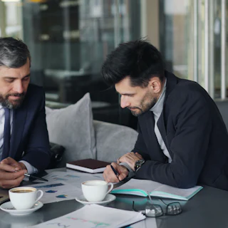 Two consultants working together on a laptop
